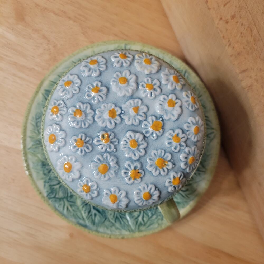 Nordstrom Italy Majolica Covered Daisy Tea Mug Set w/ Insert, Saucer and Lid - Picture 3 of 11